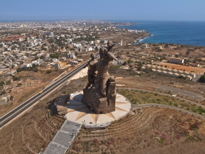 African Renaissance Monument (Jeff Attaway)  [flickr.com]  CC BY 
Informazioni sulla licenza disponibili sotto 'Prova delle fonti di immagine'