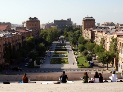 Armenia - Cascade looking towards the Opera House (ReflectedSerendipity)  [flickr.com]  CC BY-SA 
Informazioni sulla licenza disponibili sotto 'Prova delle fonti di immagine'