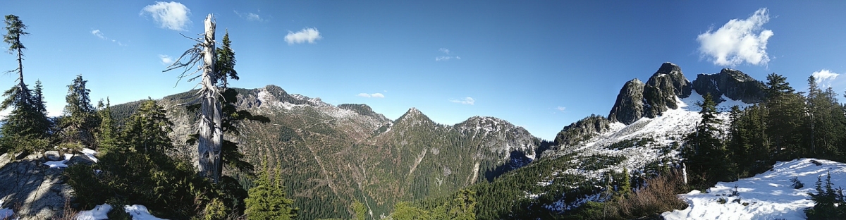 Binkert trail panoramic view on the west lion (Martin Lopatka)  [flickr.com]  CC BY-SA 
Informazioni sulla licenza disponibili sotto 'Prova delle fonti di immagine'