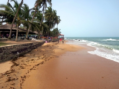 Coconut Grove Beach Resort (David Stanley)  [flickr.com]  CC BY 
Informazioni sulla licenza disponibili sotto 'Prova delle fonti di immagine'