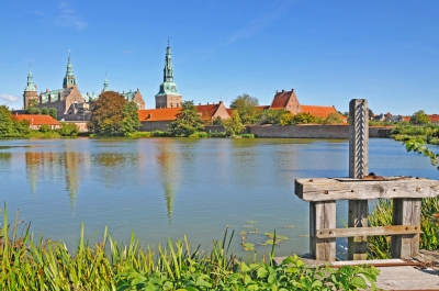 Denmark_0432 - Frederiksborg Castle (Dennis Jarvis)  [flickr.com]  CC BY-SA 
Informazioni sulla licenza disponibili sotto 'Prova delle fonti di immagine'