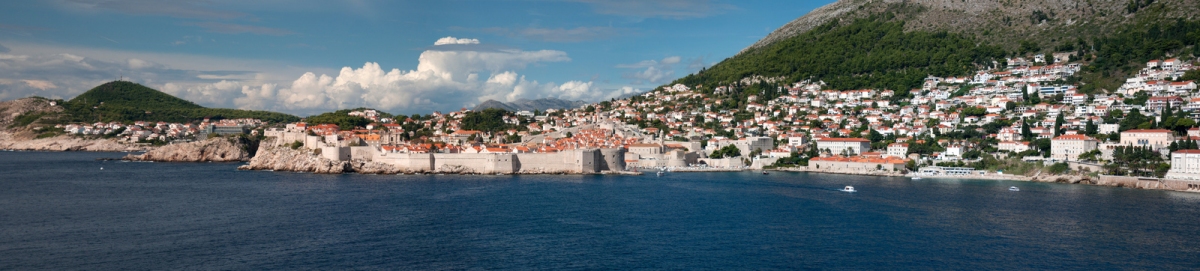 Dubrovnik old city panorama (L.C. Nøttaasen)  [flickr.com]  CC BY 
Informazioni sulla licenza disponibili sotto 'Prova delle fonti di immagine'