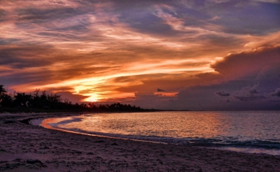 Eleuthera Sunset  explored 11-18-12 thank you! (Trish Hartmann)  [flickr.com]  CC BY 
Informazioni sulla licenza disponibili sotto 'Prova delle fonti di immagine'