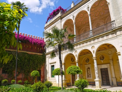 Garden Courtyard - Casa de Pilatos (kkmarais)  [flickr.com]  CC BY 
Informazioni sulla licenza disponibili sotto 'Prova delle fonti di immagine'