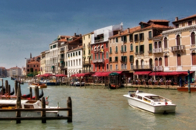 Grand Canal in Venice (Artur Staszewski)  [flickr.com]  CC BY-SA 
Informazioni sulla licenza disponibili sotto 'Prova delle fonti di immagine'