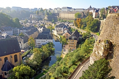 Luxembourg-5101 - Climbers & Tourists (Dennis Jarvis)  [flickr.com]  CC BY-SA 
Informazioni sulla licenza disponibili sotto 'Prova delle fonti di immagine'