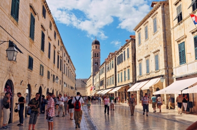 Main street of Dubrovnik (Tambako The Jaguar)  [flickr.com]  CC BY-ND 
Informazioni sulla licenza disponibili sotto 'Prova delle fonti di immagine'