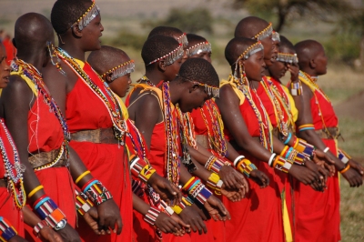 Masai Mara Tribe Women 2 (Dylan Walters)  [flickr.com]  CC BY 
Informazioni sulla licenza disponibili sotto 'Prova delle fonti di immagine'