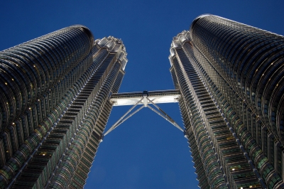 Petronas Twin Towers (Shubert Ciencia)  [flickr.com]  CC BY 
Informazioni sulla licenza disponibili sotto 'Prova delle fonti di immagine'