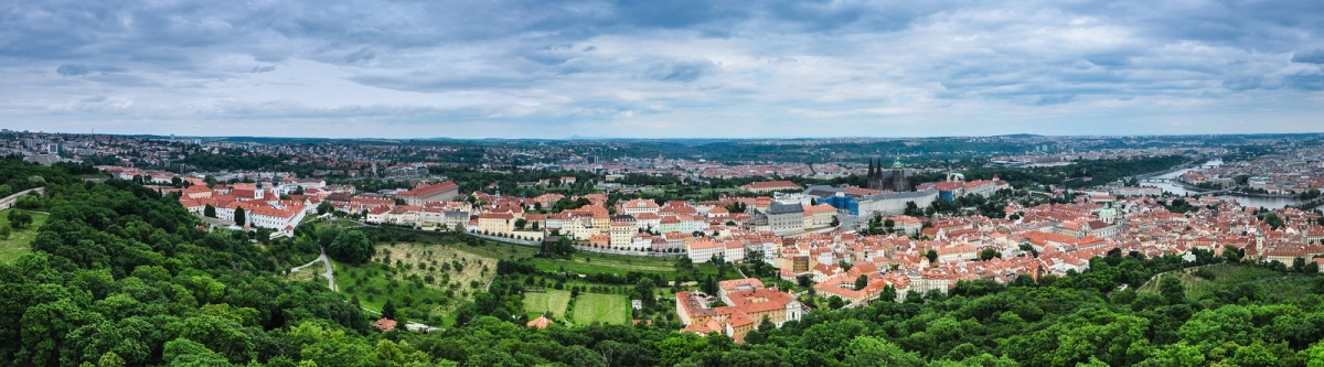 Prague Pano (mendhak)  [flickr.com]  CC BY-SA 
Informazioni sulla licenza disponibili sotto 'Prova delle fonti di immagine'