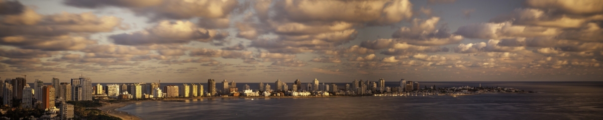 Punta del Este Panorama - Skyline and Clouds  | 130327--jikatu (Jimmy Baikovicius)  [flickr.com]  CC BY-SA 
Informazioni sulla licenza disponibili sotto 'Prova delle fonti di immagine'