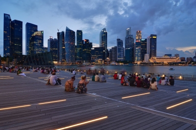 Singapore, Marina Bay, late afternoon (Nicolas Lannuzel)  [flickr.com]  CC BY-SA 
Informazioni sulla licenza disponibili sotto 'Prova delle fonti di immagine'