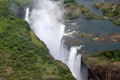 Victoria Falls (Pius Mahimbi)  [flickr.com]  CC BY-SA 
Informazioni sulla licenza disponibili sotto 'Prova delle fonti di immagine'