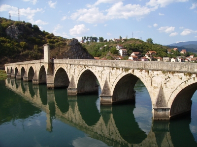 Visegrad_Drina_Bridge_1 (Julijan Ny?a)  [flickr.com]  CC BY 
Informazioni sulla licenza disponibili sotto 'Prova delle fonti di immagine'